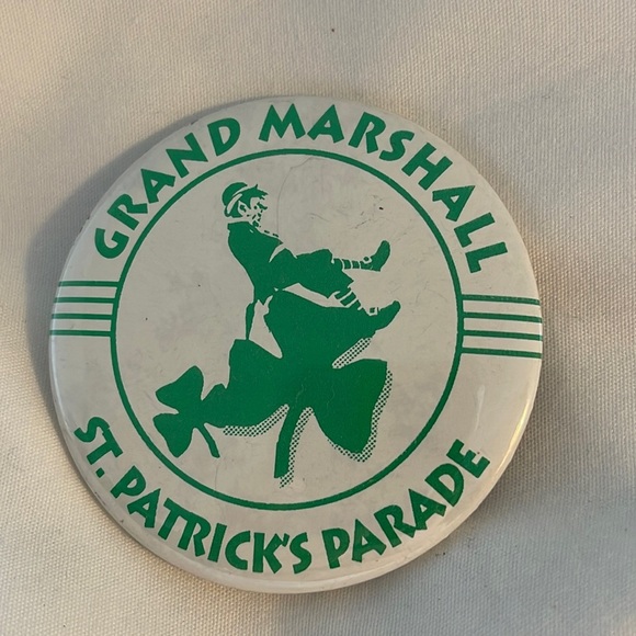 Vintage Saint Patricks parade, grand marshal button pin - Picture 1 of 3